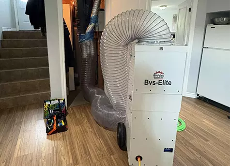 Équipement professionnel pour le nettoyage des conduits de ventilation résidentiels